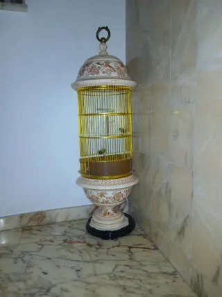 Jaula para pájaros decorada