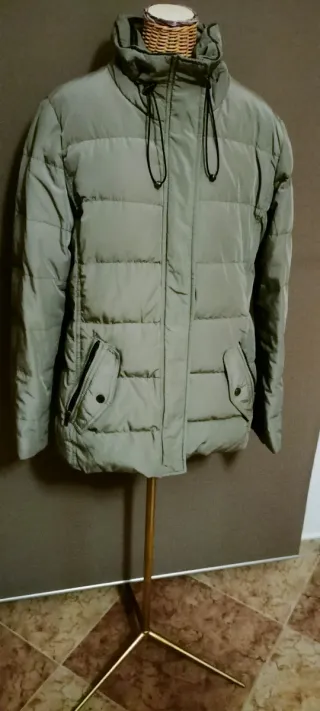 Plumas gris de Mango