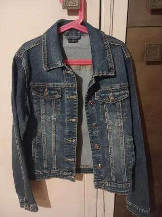 Chaqueta tejana chica Talla S Sin marca.