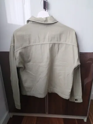 Chaqueta ligera KIABI verde oliva Talla M