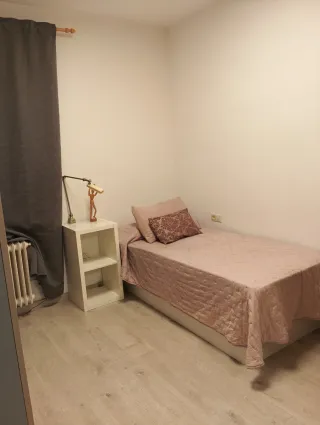 Habitación de alquiler en muy buen barrio.