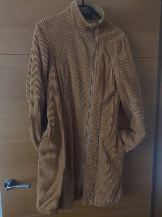 Abrigo marrón de pana