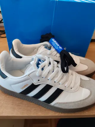 Adidas Zapatillas Blancas y Grises