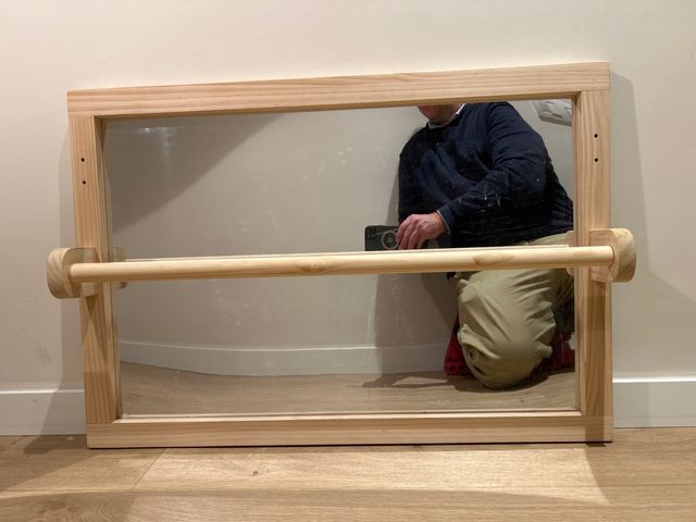 Specchio per bambini in legno con barra