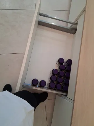 Mueble expositor 3 cajones madera y blanco