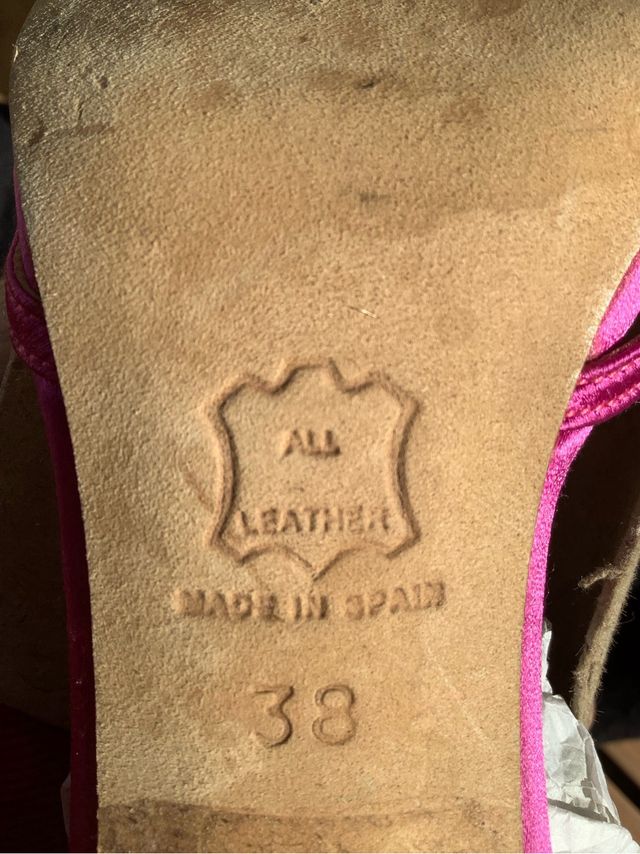 Zapatos de tacón Magrit rosas con pedrería