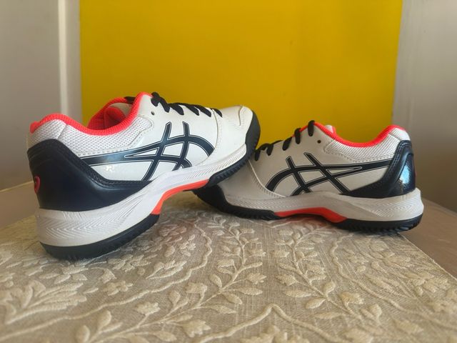 Zapatillas Asics Tenis Blancas y Negras