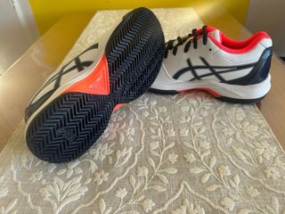 Zapatillas Asics Tenis Blancas y Negras