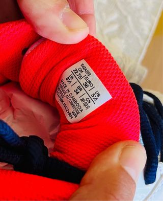 Zapatillas Asics Tenis Blancas y Negras