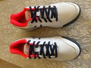 Zapatillas Asics Tenis Blancas y Negras