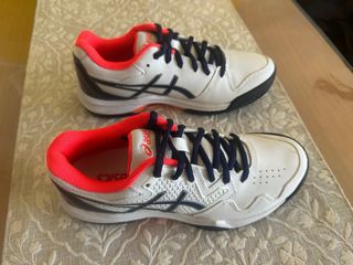 Zapatillas Asics Tenis Blancas y Negras