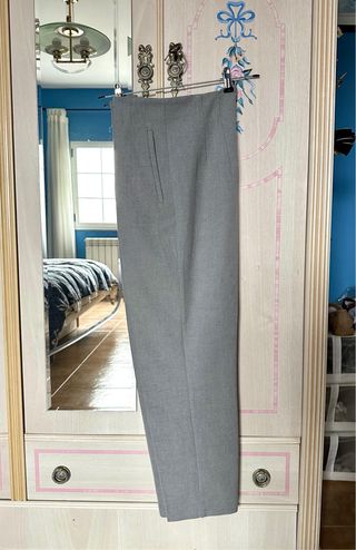 Pantalón gris Zara