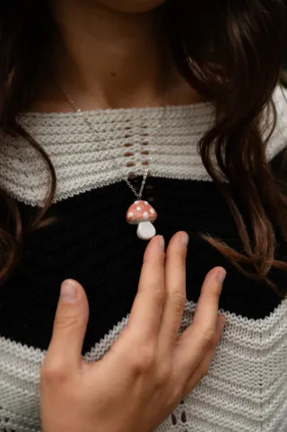 Collana fungo artigianale in ceramica