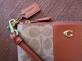 Bolso Pouch Coach Pequeño en Lona de Firma