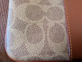 Bolso Pouch Coach Pequeño en Lona de Firma