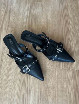 Zapatos tacón negros con hebillas