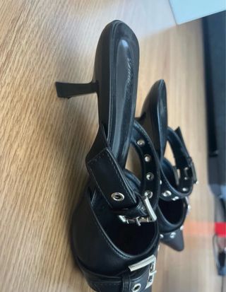 Zapatos tacón negros con hebillas