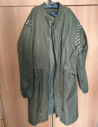 Giubbotto lungo verde militare borchie spalle 36