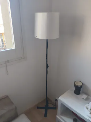 Lámpara de pie Ikea blanca