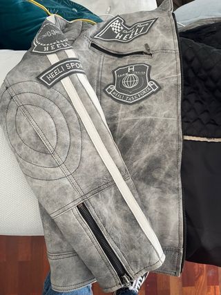 Cazadora de piel gris de exclusiva con parches