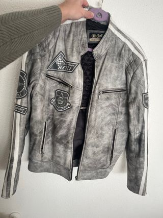 Cazadora de piel gris de exclusiva con parches