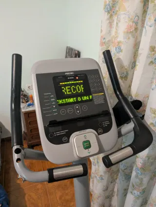 Bicicleta Estática  Precor AUTOALIMENTADA.