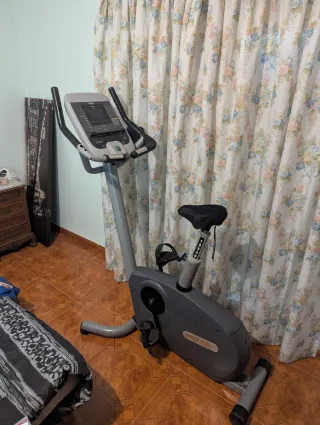 Bicicleta Estática  Precor AUTOALIMENTADA.