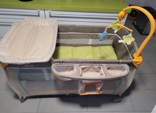 Cuna de viaje y parque con cambiador