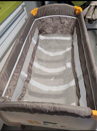 Cuna de viaje y parque con cambiador