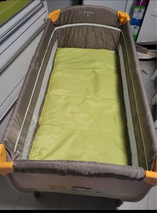 Cuna de viaje y parque con cambiador