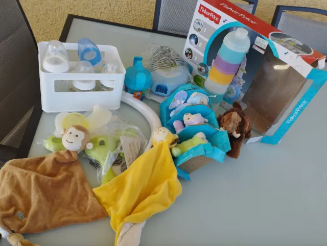 Móvil ositos voladores, 4 Biberones Nuk, vasitos