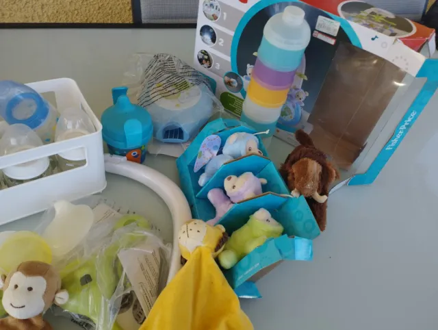 Móvil ositos voladores, 4 Biberones Nuk, vasitos