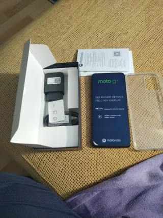 Motorola Moto g14 Nuevo, incluye cargador y funda.