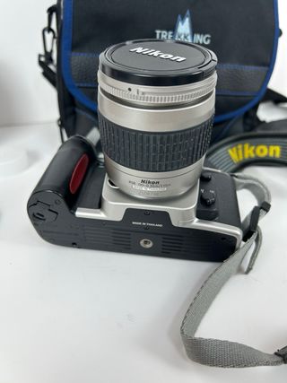 Cámara Nikon F65 + Objetivo + Bolso