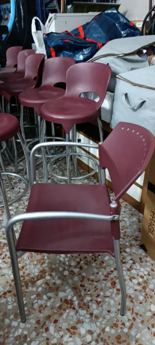 16 Sillas Metálicas y Plástico Rojas