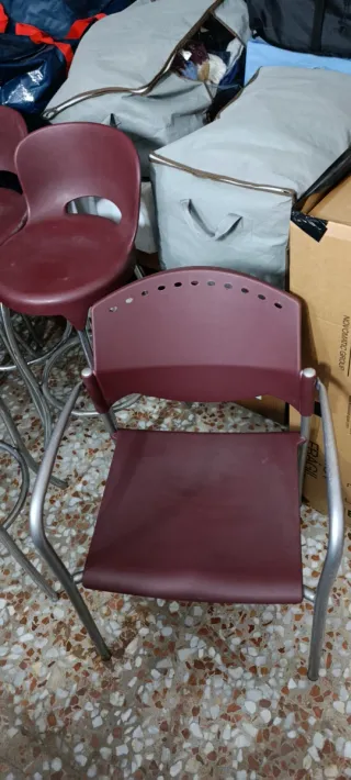 16 Sillas Metálicas y Plástico Rojas