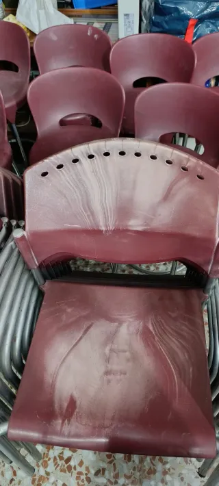 16 Sillas Metálicas y Plástico Rojas