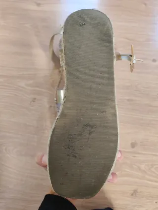 Sandalias ASOS doradas