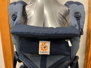 Mochila portabebé Omni 360 Ergobaby casi nueva