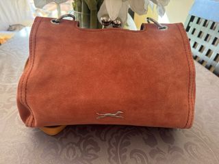 Bolso Bimba y Lola de ante en color coral