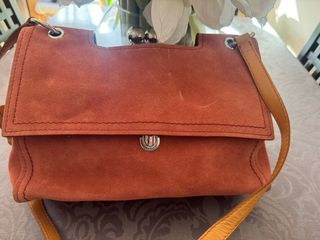 Bolso Bimba y Lola de ante en color coral