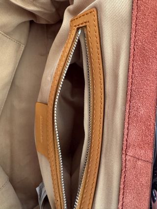 Bolso Bimba y Lola de ante en color coral