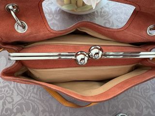 Bolso Bimba y Lola de ante en color coral