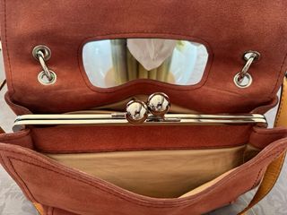 Bolso Bimba y Lola de ante en color coral