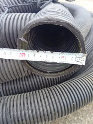 Tubo de drenaje corrugado negro