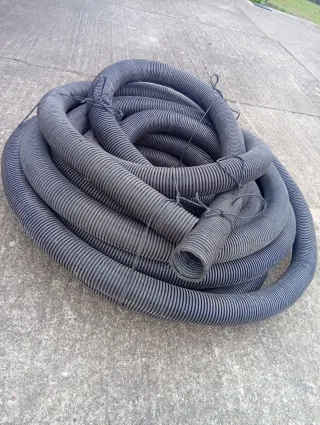 Tubo de drenaje corrugado negro