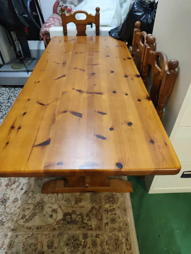 Mesa de comedor y 4 sillas robustas de madera,1,80