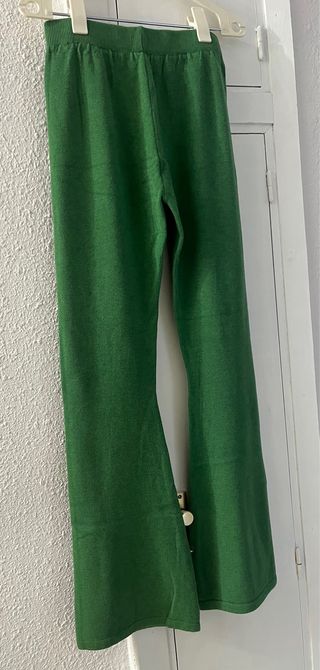 Pantalón punto acampanado verde