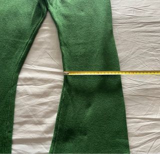 Pantalón punto acampanado verde