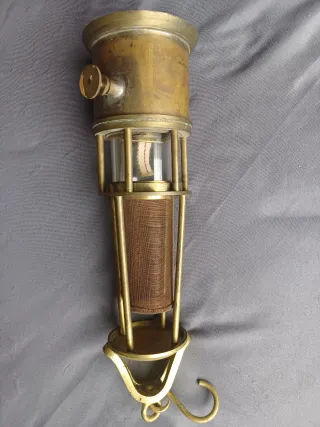 Lámpara minera antigua de bronce